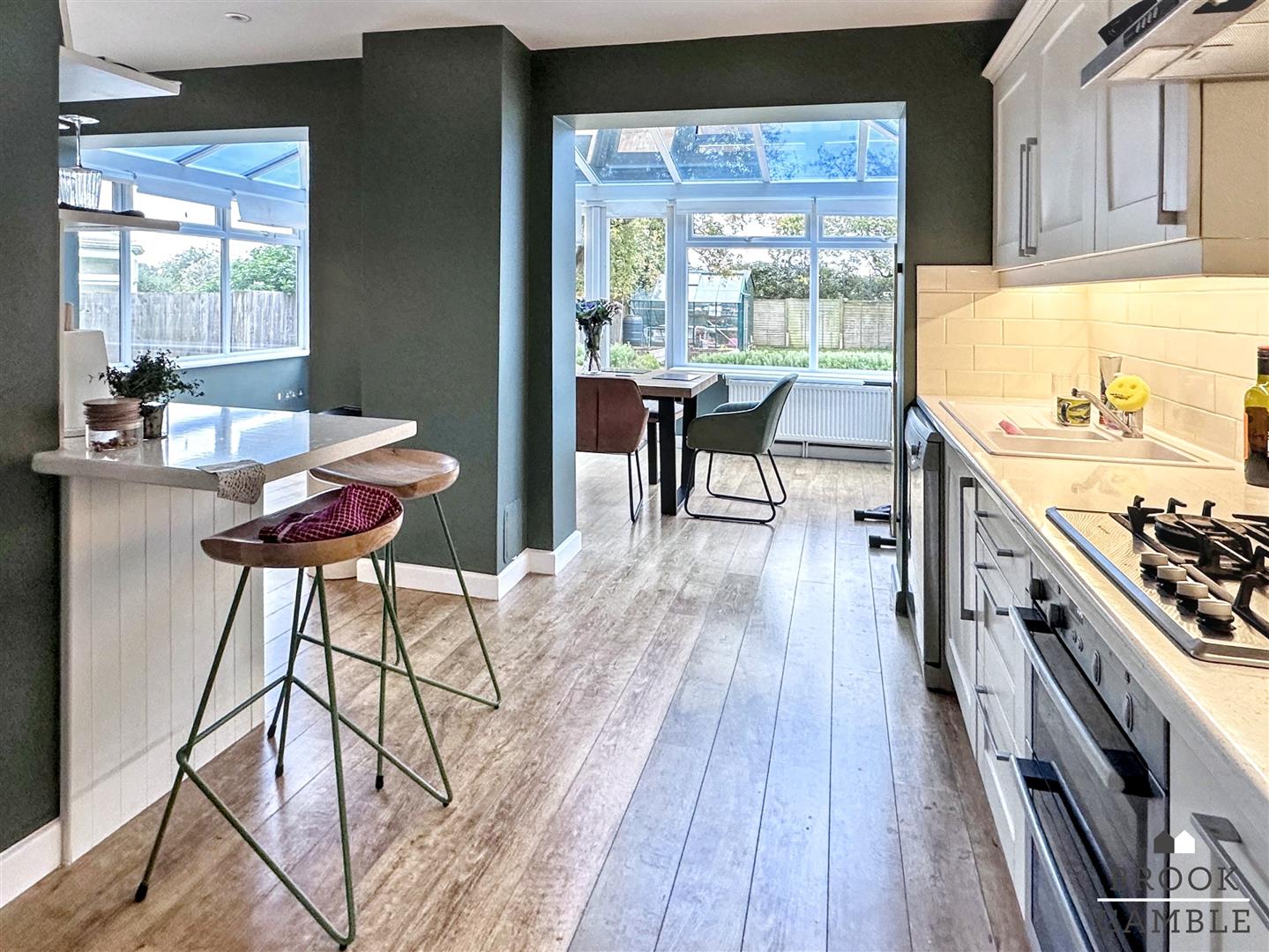 4 Bedroom House. Park Lane in Eastbourne,  9